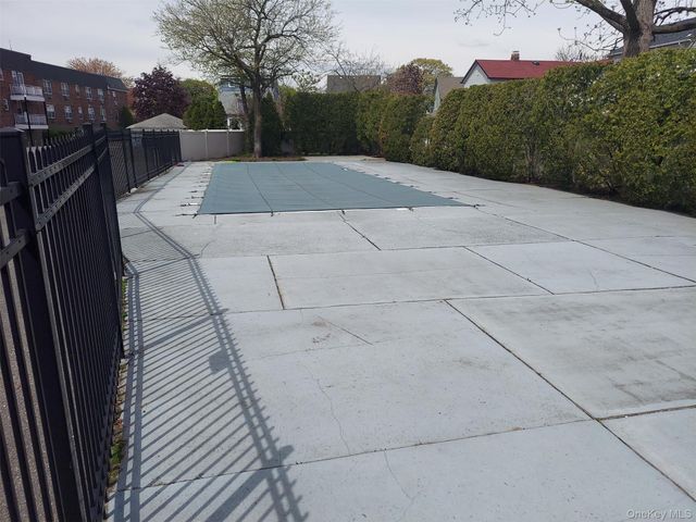 30 Daley Place 136, Lynbrook, NY 11563