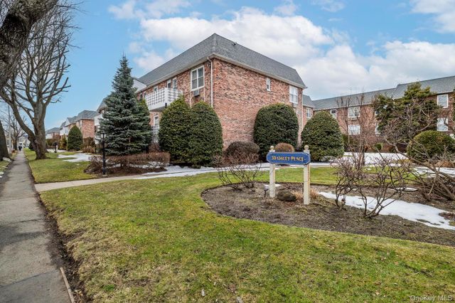 30 Daley Place 136, Lynbrook, NY 11563