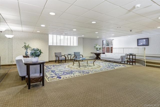 30 Daley Place 136, Lynbrook, NY 11563