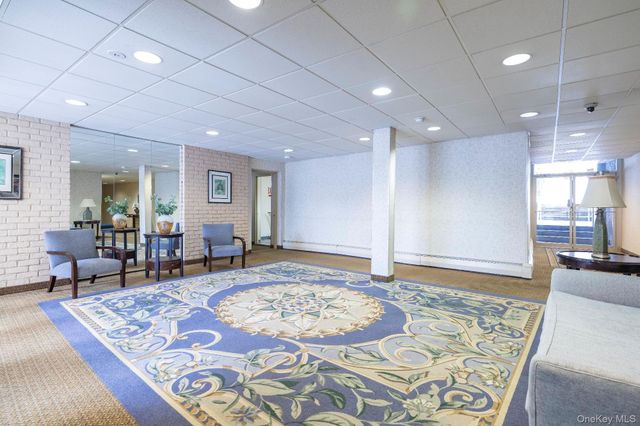 30 Daley Place 136, Lynbrook, NY 11563