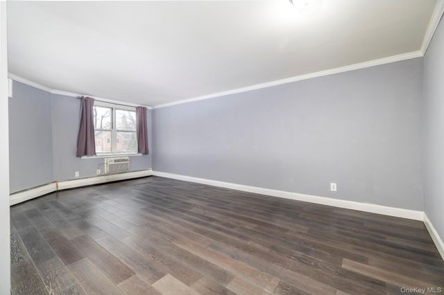 30 Daley Place 136, Lynbrook, NY 11563