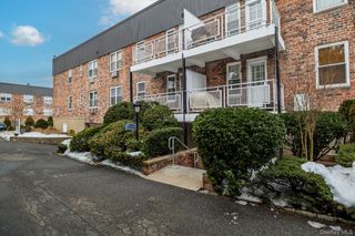 30 Daley Place 136, Lynbrook, NY 11563