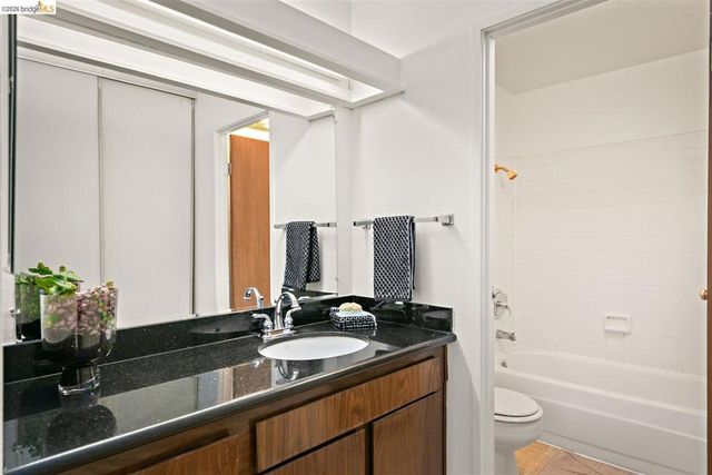 555 Pierce St 422, Albany, CA 94706