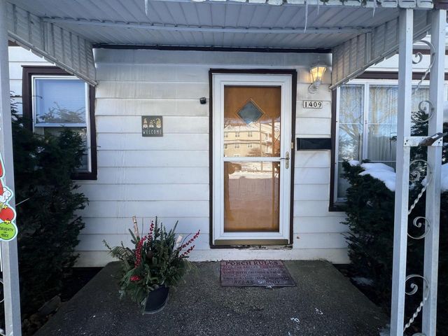1409 W Custer AVENUE, Milwaukee, WI 53209