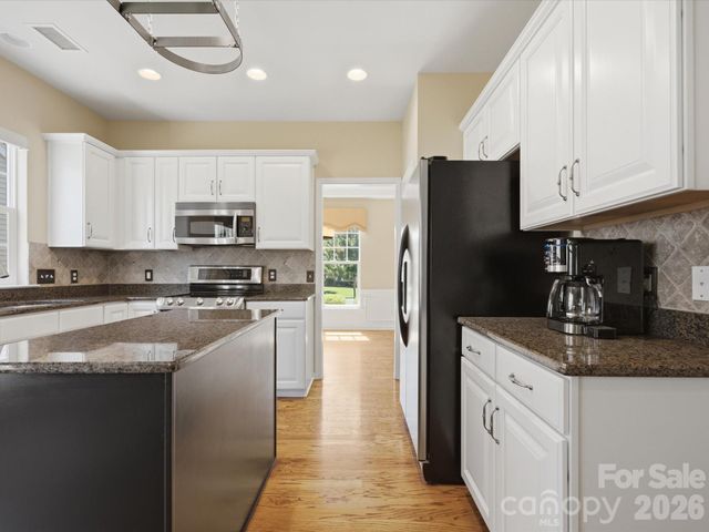 6747 Fieldstone Manor Drive, Matthews, NC 28105