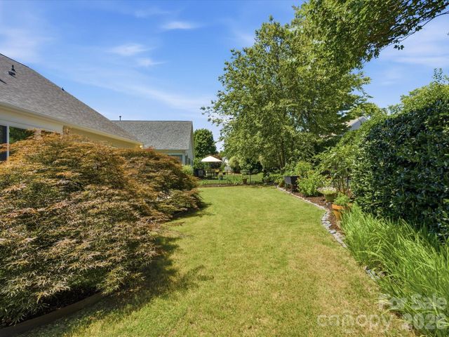 6747 Fieldstone Manor Drive, Matthews, NC 28105
