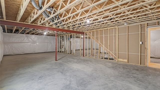 104 Olivia Dr, New Stanton, PA 15639