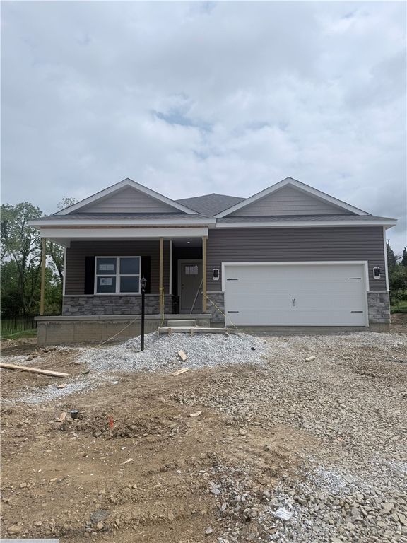 104 Olivia Dr, New Stanton, PA 15639
