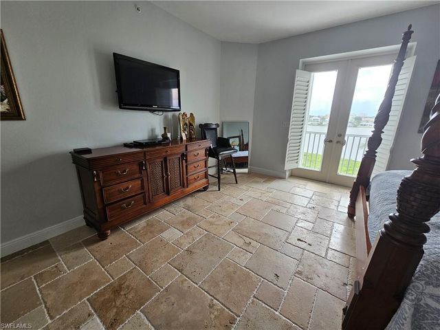 400 Flagship DR 407, Naples, FL 34108