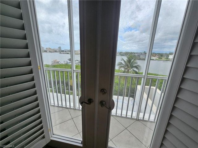 400 Flagship DR 407, Naples, FL 34108