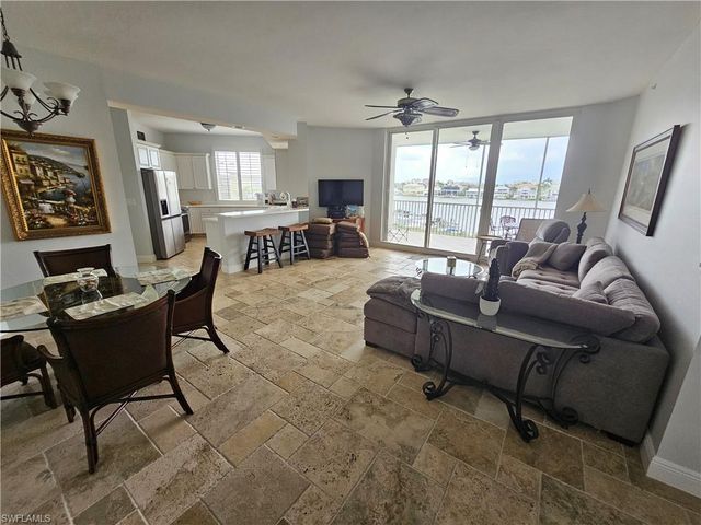 400 Flagship DR 407, Naples, FL 34108