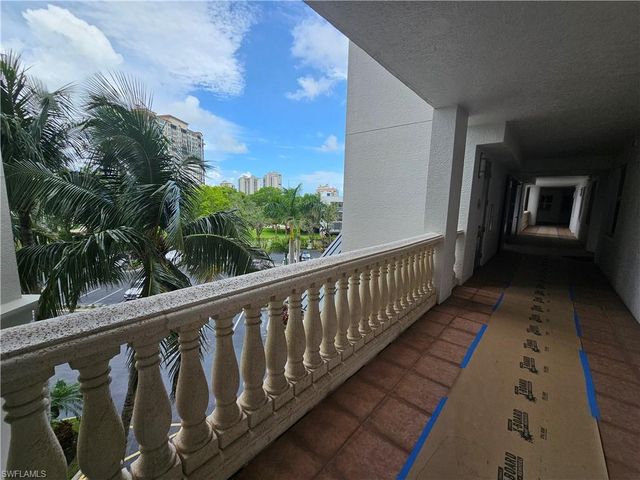 400 Flagship DR 407, Naples, FL 34108