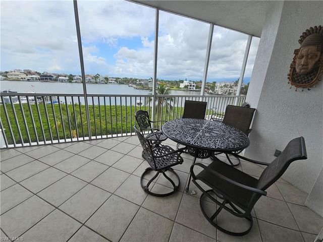 400 Flagship DR 407, Naples, FL 34108