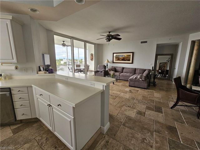 400 Flagship DR 407, Naples, FL 34108