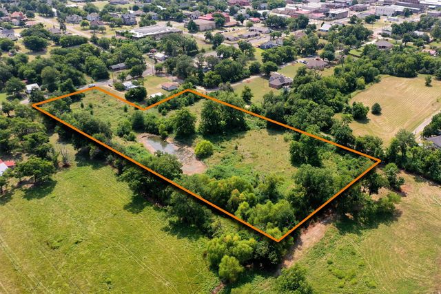 911 5th Street, Honey Grove, TX 75446