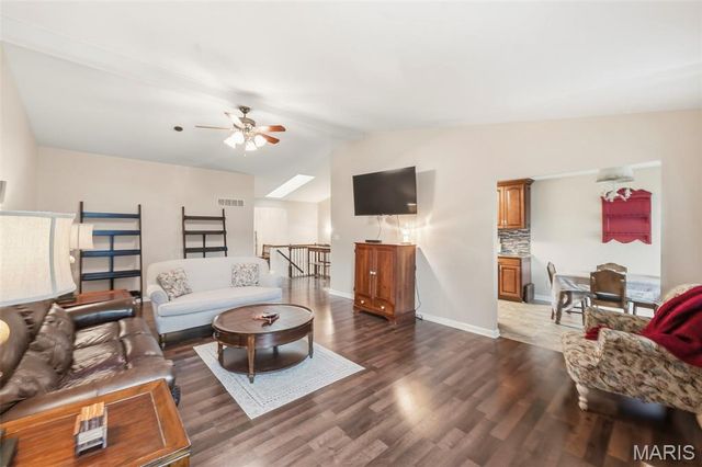 183 Southern Oaks Court 11B, St Charles, MO 63303