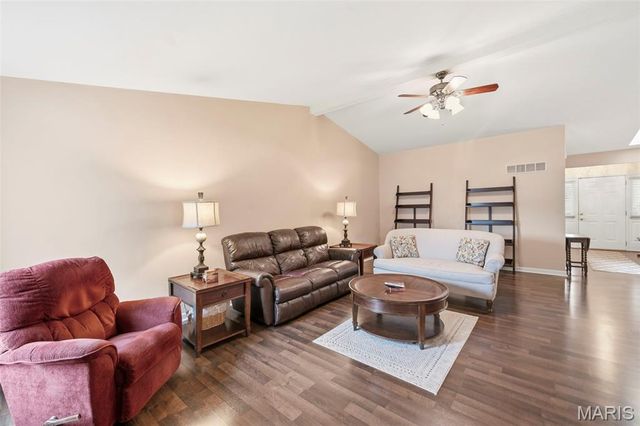 183 Southern Oaks Court 11B, St Charles, MO 63303