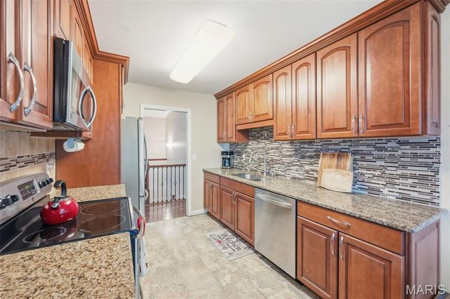 183 Southern Oaks Court 11B, St Charles, MO 63303