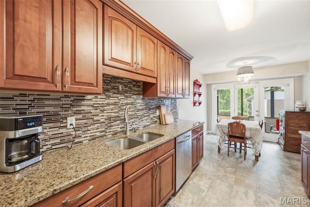 183 Southern Oaks Court 11B, St Charles, MO 63303