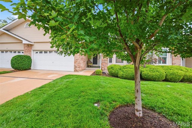 183 Southern Oaks Court 11B, St Charles, MO 63303