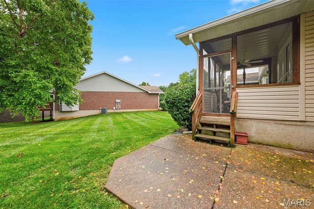 183 Southern Oaks Court 11B, St Charles, MO 63303