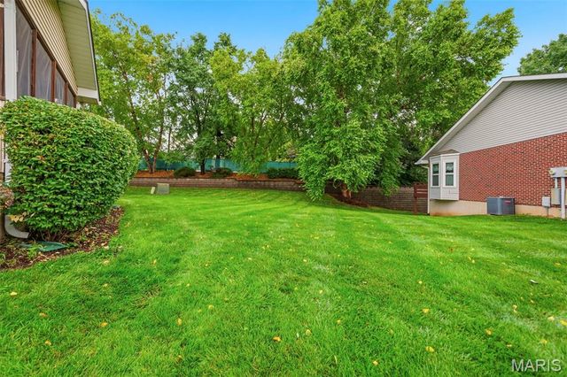 183 Southern Oaks Court 11B, St Charles, MO 63303
