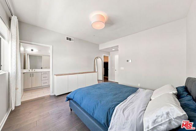 2928 Rowena Avenue 3, Los Angeles, CA 90039