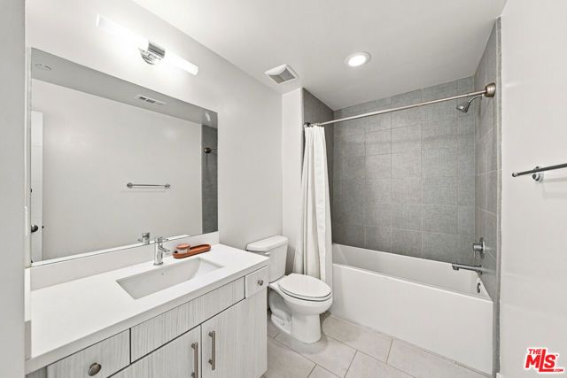 2928 Rowena Avenue 3, Los Angeles, CA 90039