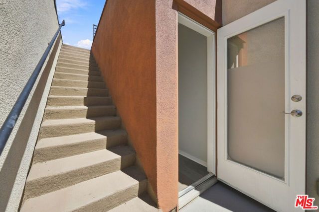 2928 Rowena Avenue 3, Los Angeles, CA 90039