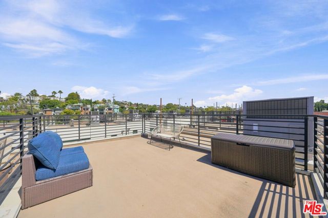 2928 Rowena Avenue 3, Los Angeles, CA 90039