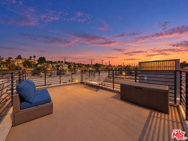 2928 Rowena Avenue 3, Los Angeles, CA 90039