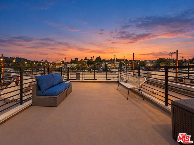 2928 Rowena Avenue 3, Los Angeles, CA 90039