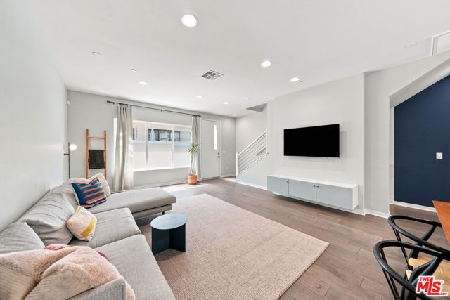 2928 Rowena Avenue 3, Los Angeles, CA 90039