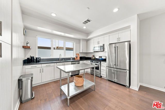 2928 Rowena Avenue 3, Los Angeles, CA 90039