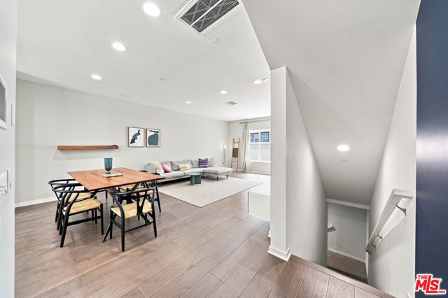 2928 Rowena Avenue 3, Los Angeles, CA 90039
