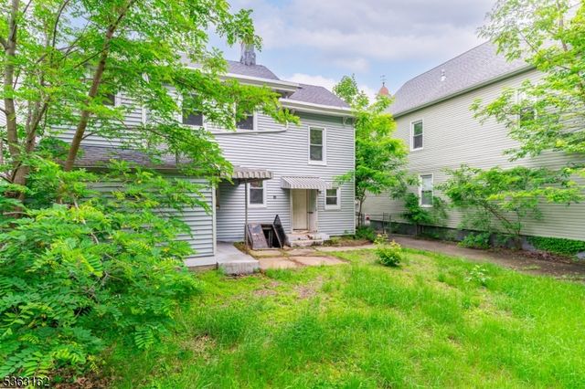 592 W Grand Ave, Rahway City, NJ 07065