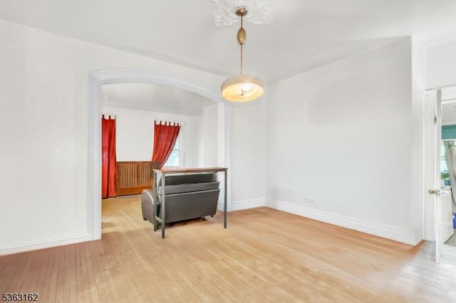 592 W Grand Ave, Rahway City, NJ 07065