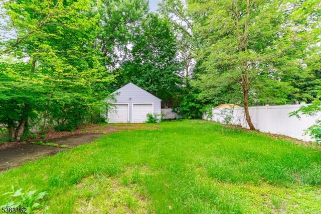 592 W Grand Ave, Rahway City, NJ 07065