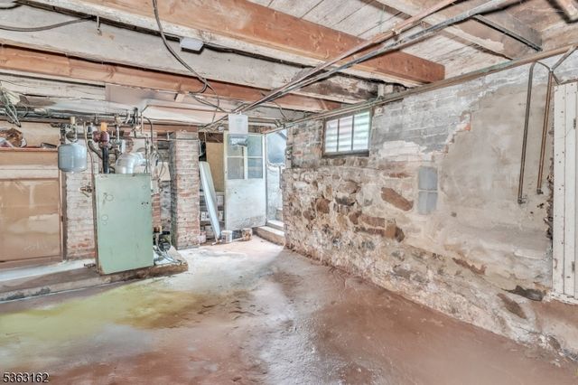 592 W Grand Ave, Rahway City, NJ 07065