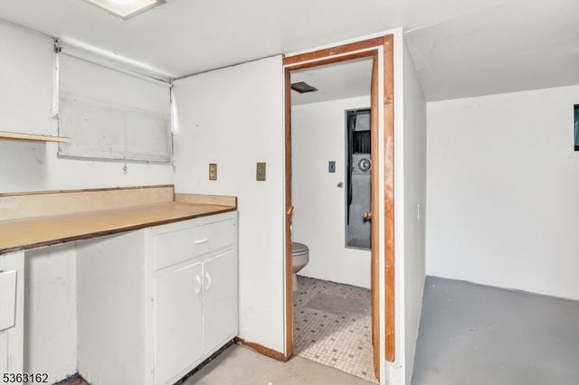 592 W Grand Ave, Rahway City, NJ 07065