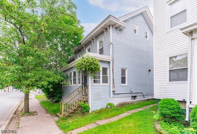 592 W Grand Ave, Rahway City, NJ 07065