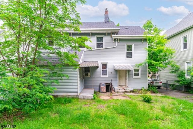 592 W Grand Ave, Rahway City, NJ 07065