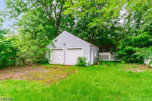 592 W Grand Ave, Rahway City, NJ 07065