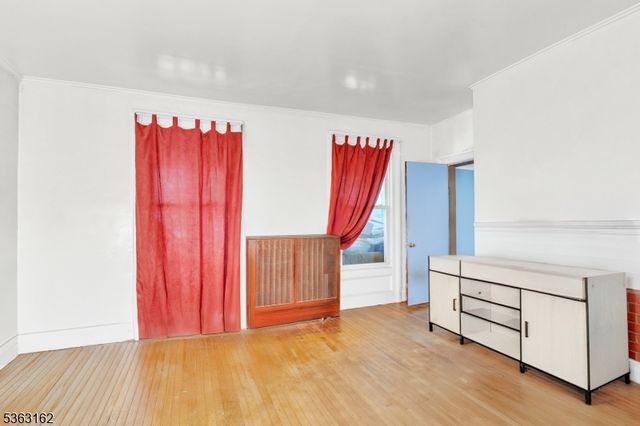592 W Grand Ave, Rahway City, NJ 07065