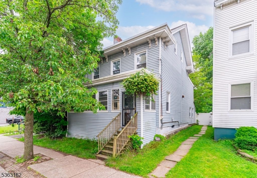 592 W Grand Ave, Rahway City, NJ 07065