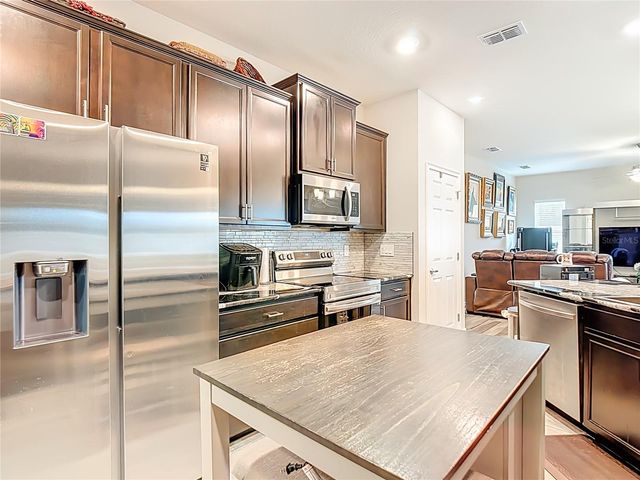 237 WALKERS POINT DRIVE, Auburndale, FL 33823