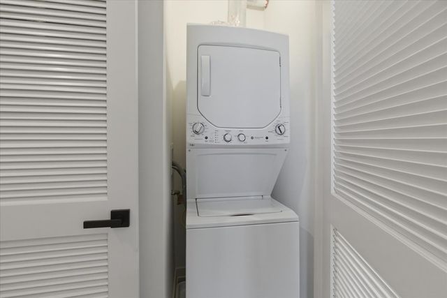 4513 N CLARK Street 507, Chicago, IL 60640