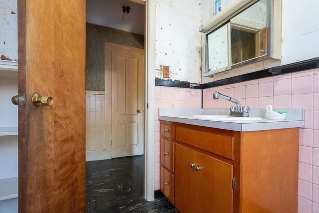 26 High Street, East Longmeadow, MA 01028