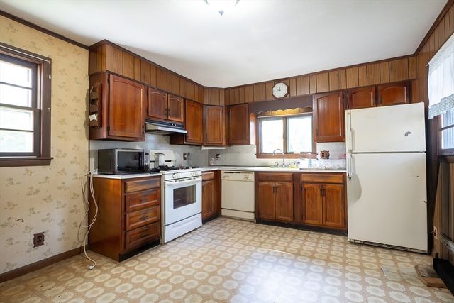 26 High Street, East Longmeadow, MA 01028