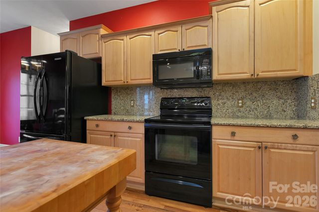 63 Wanei Court, Brevard, NC 28712